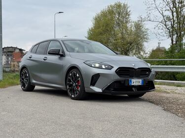 BMW M135i 2025: guarda la gallery della Serie 1 più cattiva di tutte 1