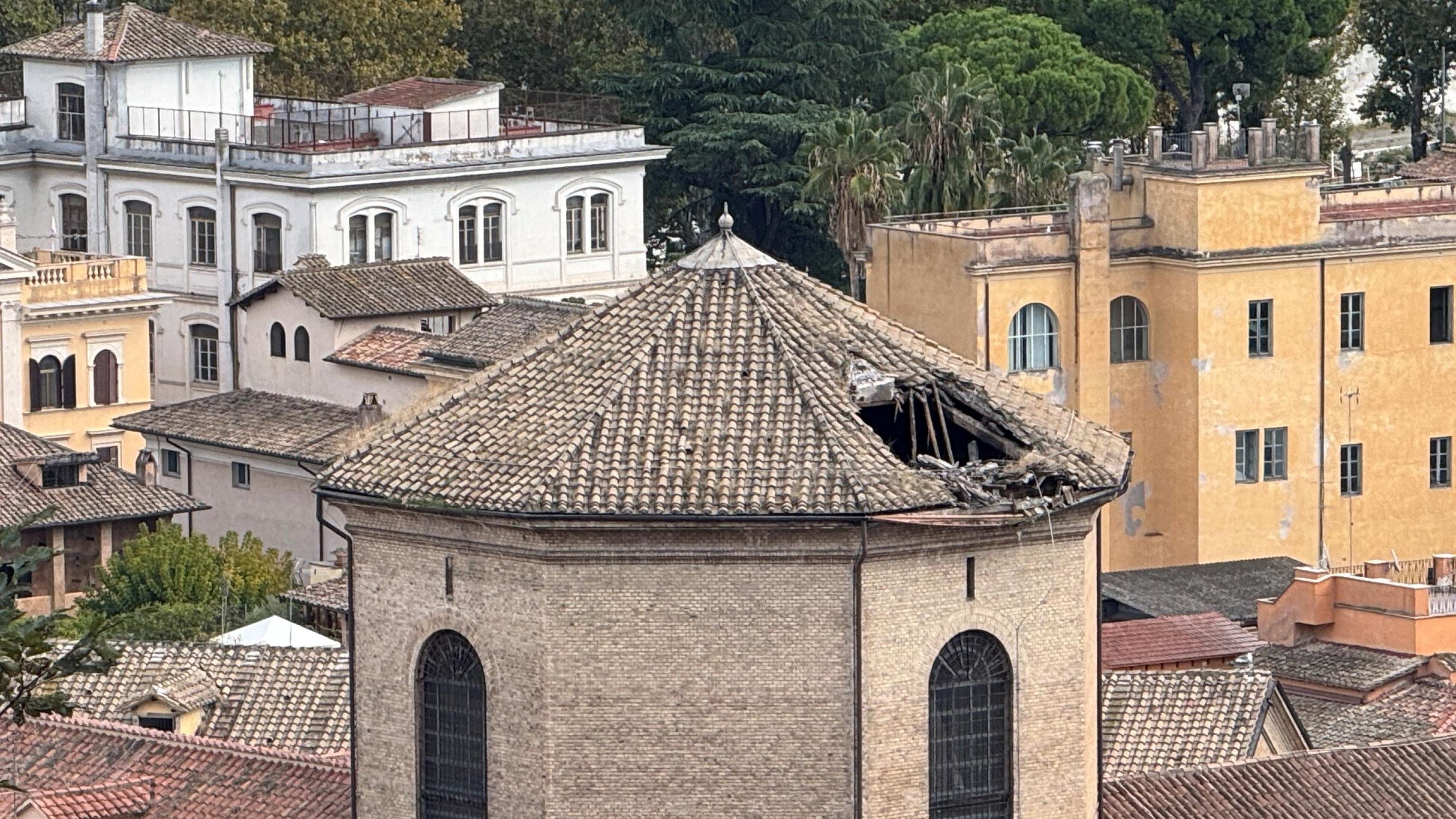 Roma, paura nel carcere di Regina Coeli: crolla il tetto