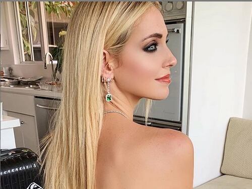 Chiara Ferragni provoca gli hater e si mette in topless
