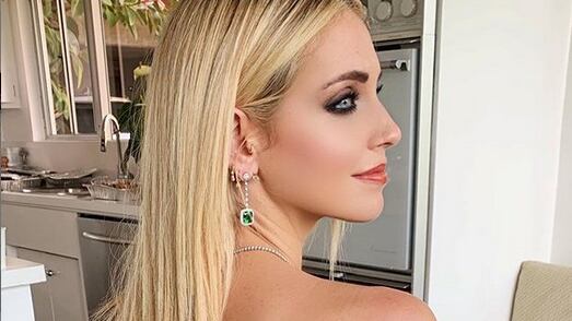 Chiara Ferragni provoca gli hater e si mette in topless