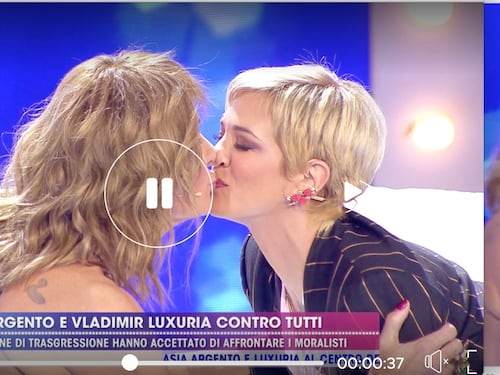 Barbara d’Urso bacio in bocca Luxuria e la Argento