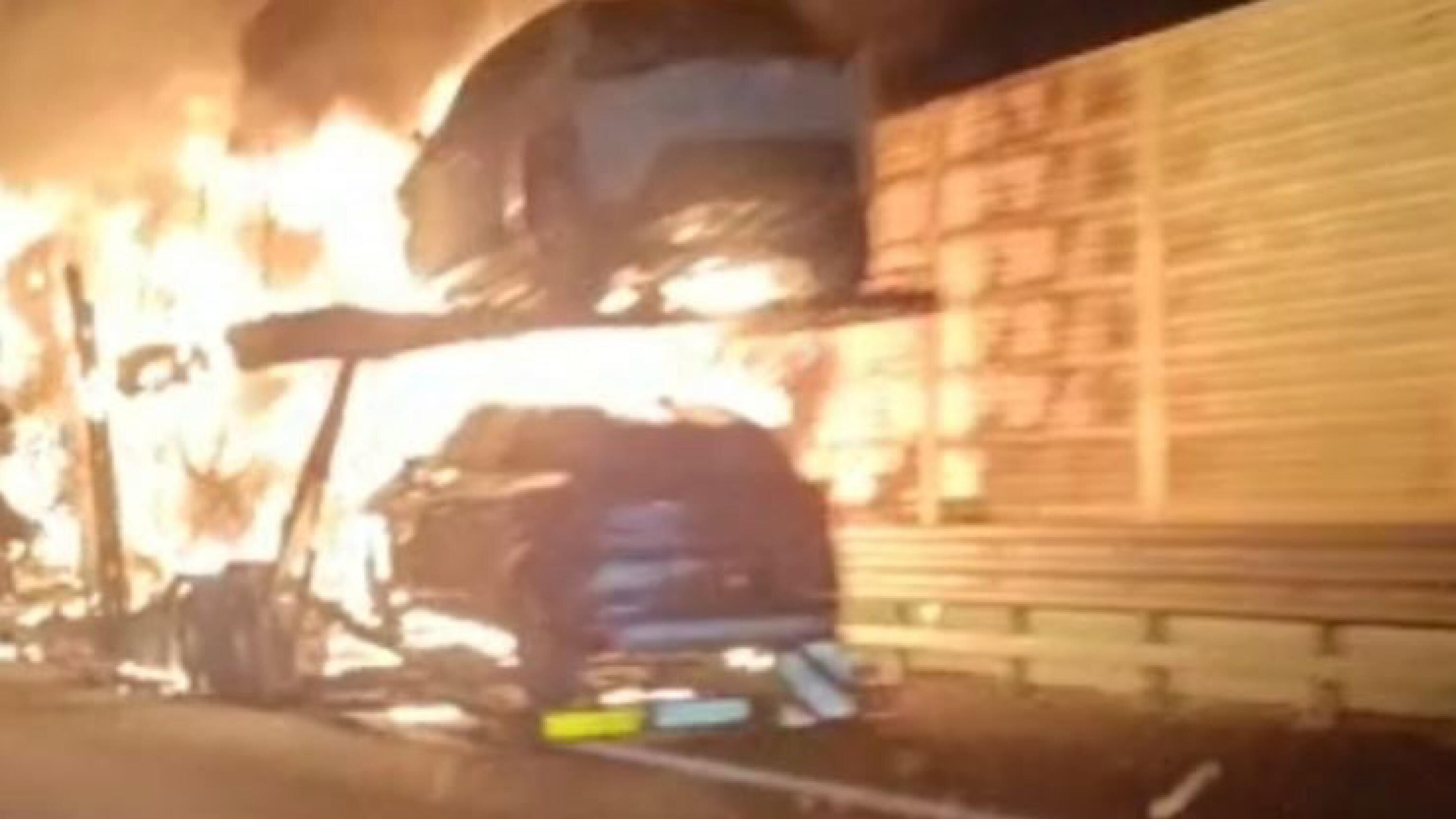 Il boato, poi l'"inferno" in A21: chilometri di code e autostrada chiusa