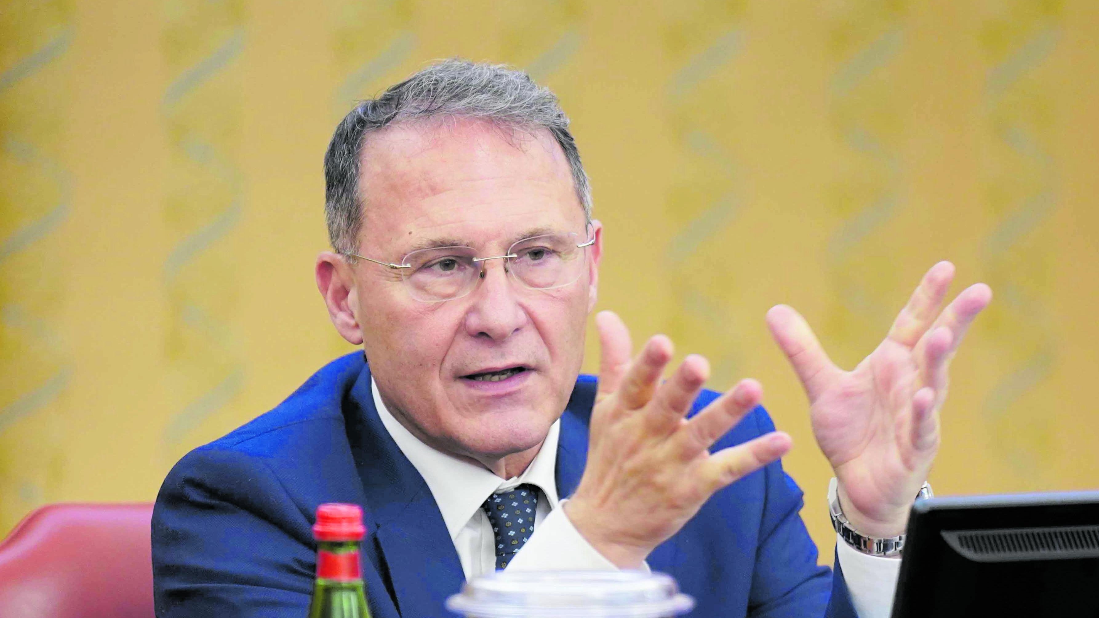 "Fico non ha esperienza. In Campania rimontiamo"