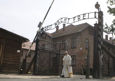 Il Papa in visita ad Auschwitz 2