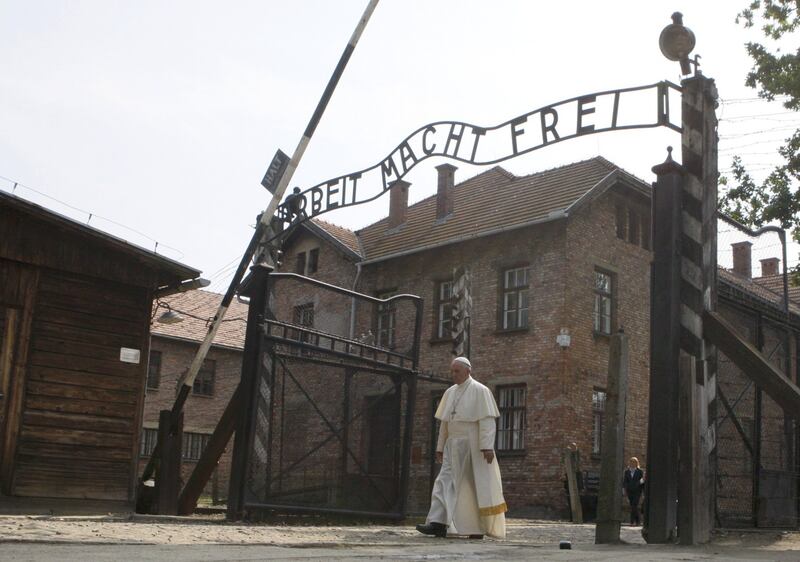 Il Papa in visita ad Auschwitz 2