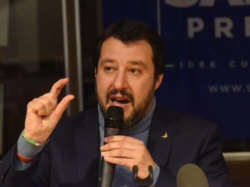 Calenda insulta Salvini: "Ho fatto un incubo: c'eri tu che discutevi di finanza con Bagnai e Borghi..."