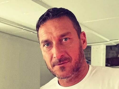 Noemi Bocchi pizzicata vicino alla casa di Totti e Ilary