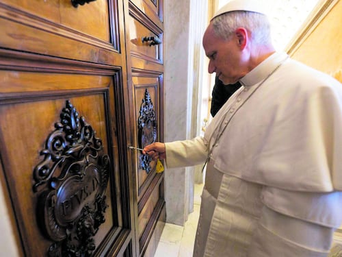 Il Papa si trasferisce nella sua residenza