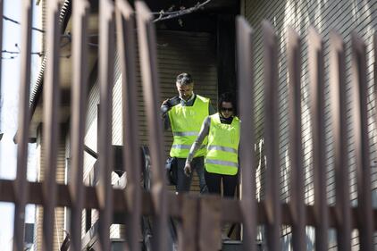 Il campo rom bruciato nella periferia di Roma 8