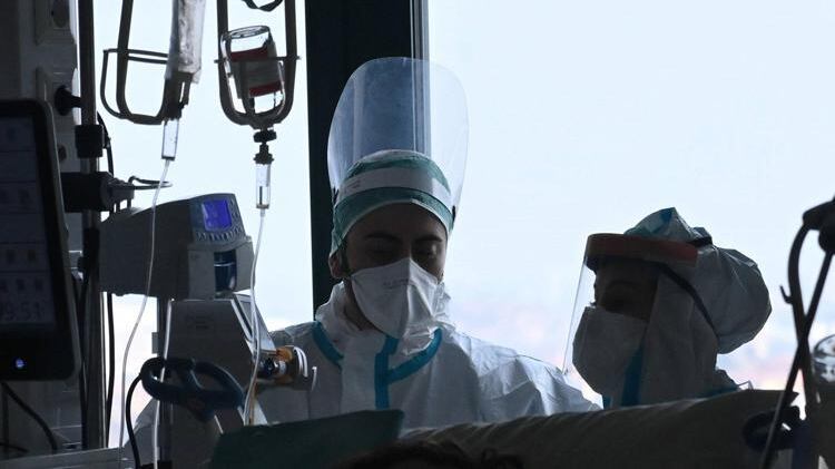 Covid, "cervello invecchiato di 20 anni" a oltre un anno da ricovero: lo studio