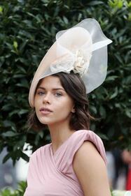 I cappelli e i look più curiosi del Royal Ascot 9