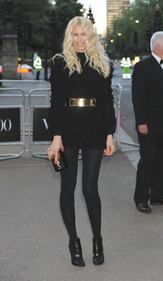 Claudia Schiffer irriconoscibile alla festa di Vogue 7