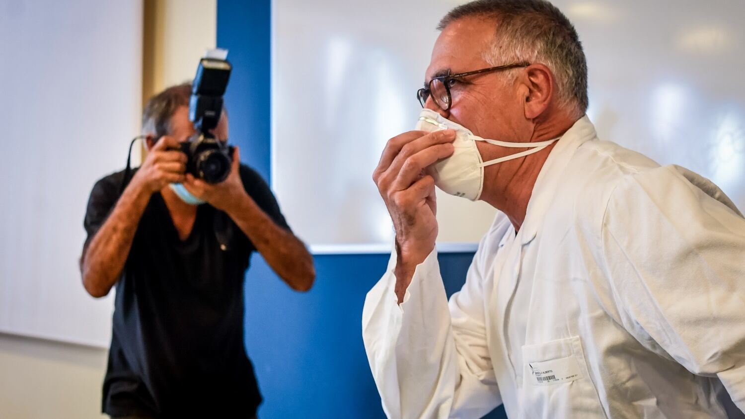 Zangrillo: "È a rischio per l'età. Ma il quadro è confortante"