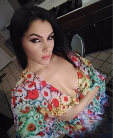 Valentina Nappi hot in lingerie bianca 17