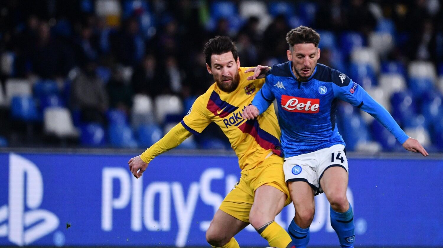 Champions League, il Napoli fa 1-1 contro il Barcellona. Mertens aggancia Hamsik