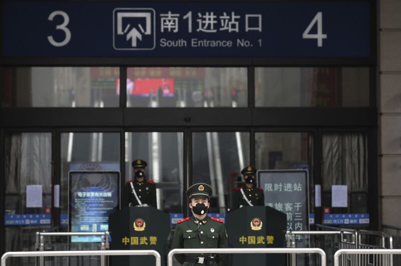 Cina. il nuovo coronavirus non si ferma: oltre 4500 contagi e 106 morti 1