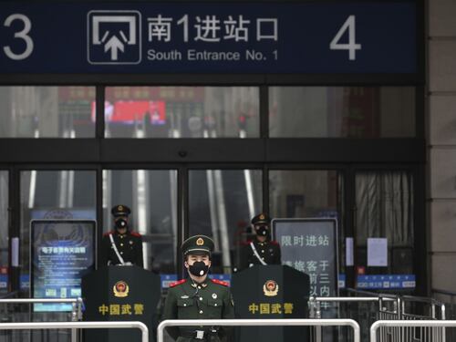 Cina, il nuovo coronavirus non si ferma: oltre 4500 contagi e 106 morti