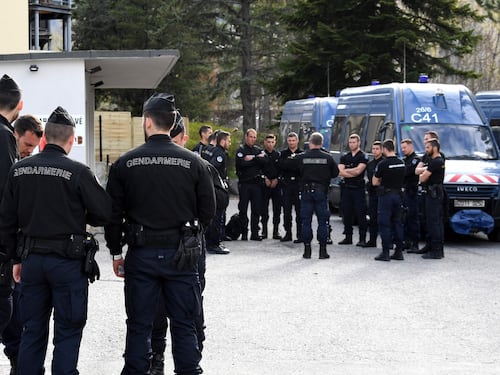 Scontri al confine, 4 italiani fermati dalla polizia francese: "Hanno aiutato i migranti a entrare"
