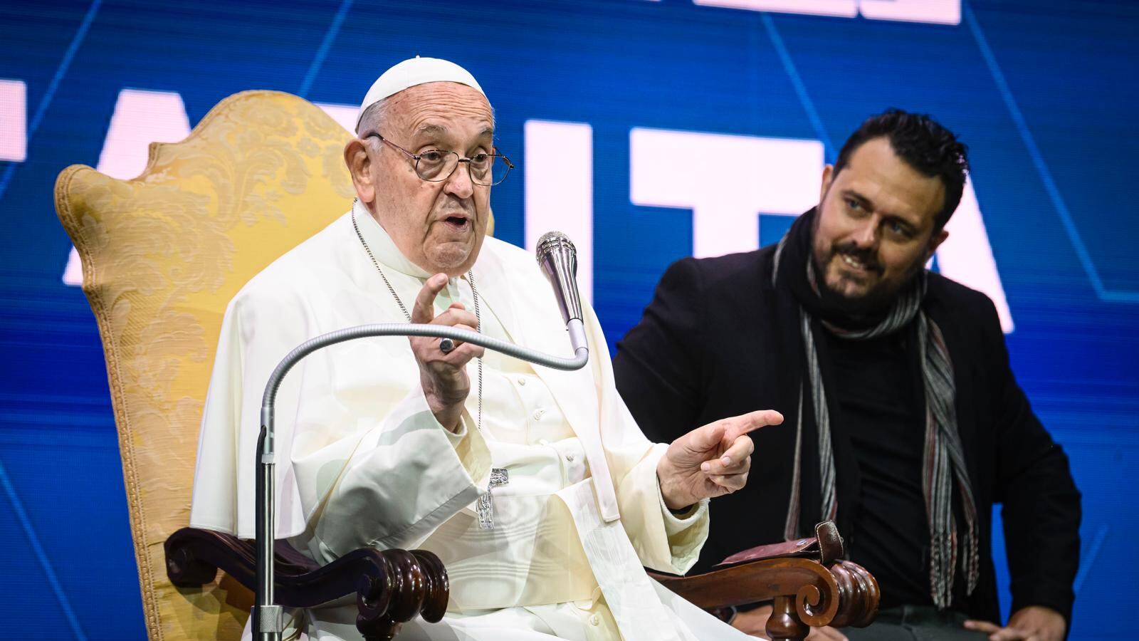 Natalità, papa Francesco: "Il problema non sono i figli ma l'egoismo"