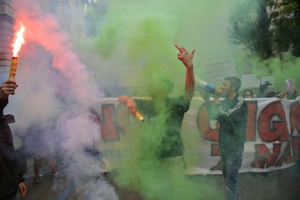 Scontri tra manifestanti e polizia a Torino 8