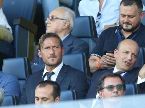 Totti compie 41 anni, la Roma lo celebra: "Sei una leggenda"