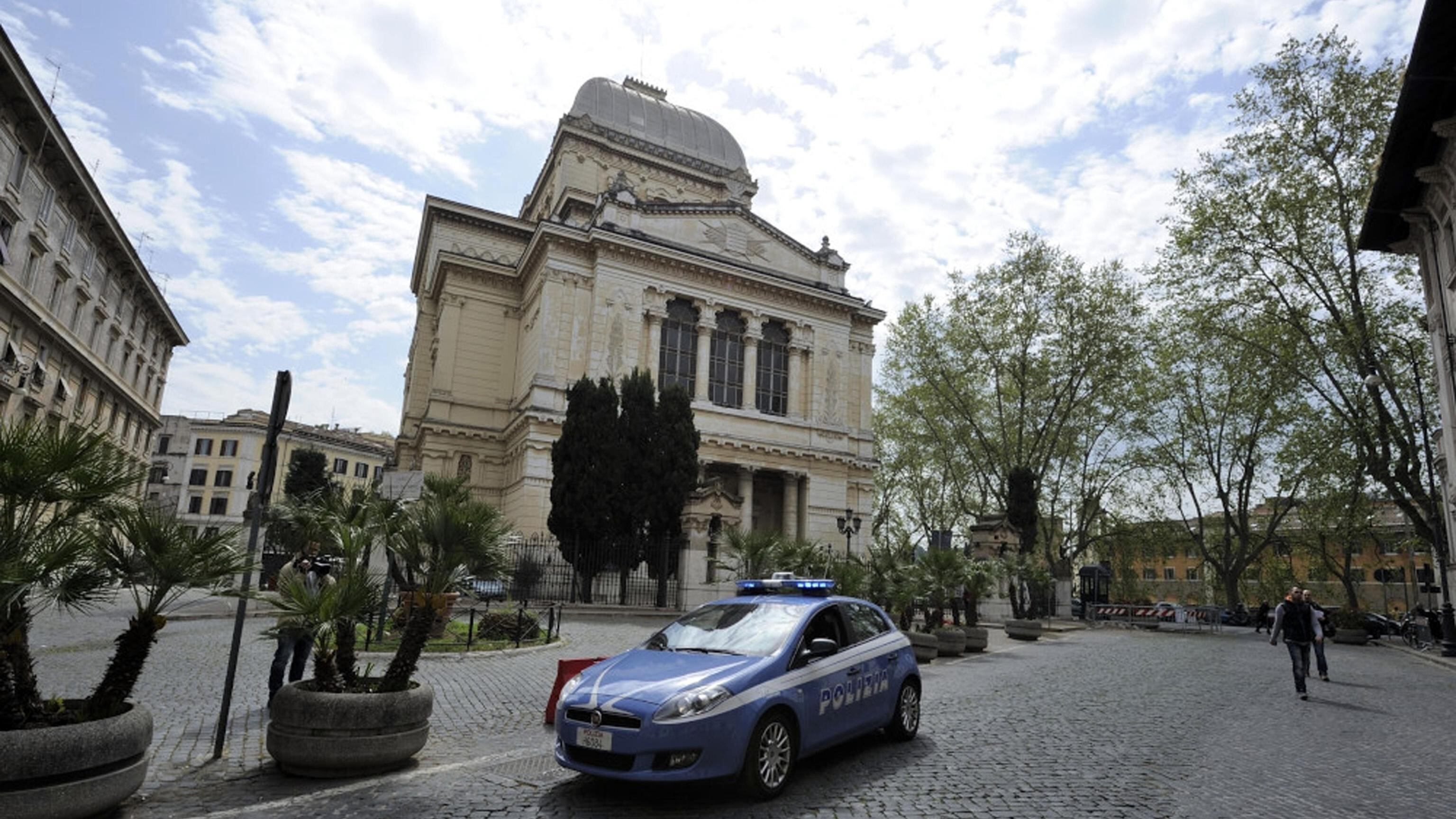 La Comunità di Roma: "Condanniamo ogni violenza"