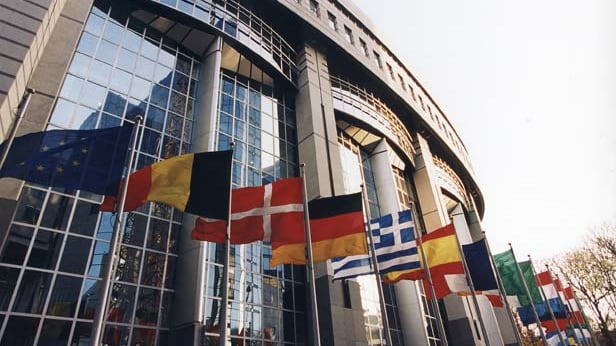 Rifiuti, patenti e pallanuoto: l'Europa ci multa su tutto