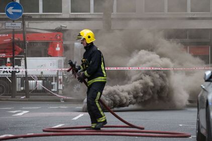 Maxi incendio a Londra: 2mila persone in fuga 8