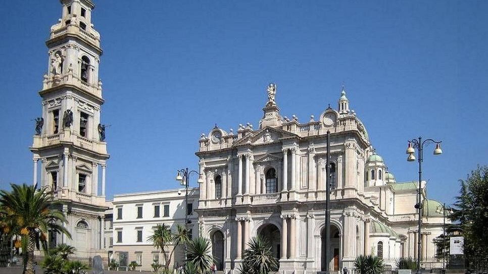 Si lanciò con l’auto contro il Santuario di Pompei: algerino si impicca