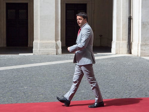 Calcinacci in testa a Renzi