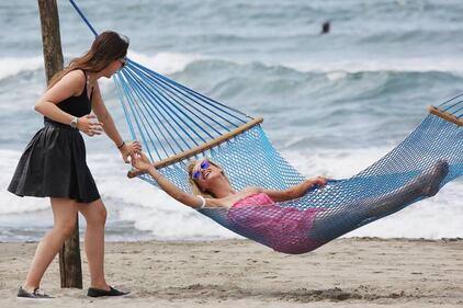 Michelle Hunziker al mare con Aurora prima dei saluti 4