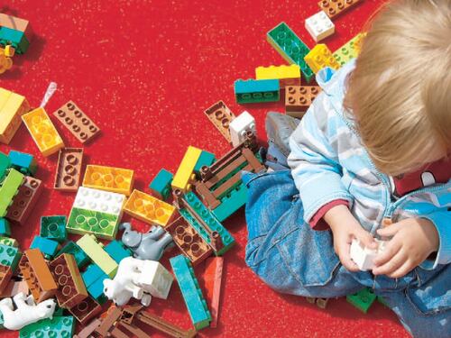 Gli oggetti ingoiati dai bimbi ora diventano un'opera d'arte