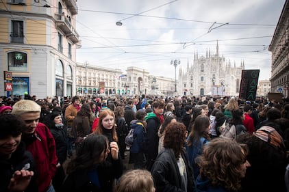 Il corteo "femminista" dell'8 marzo tra slogan e vandalismo 6