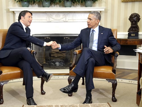 Renzi porta il vino a Obama: sarà mica quello di D'Alema?