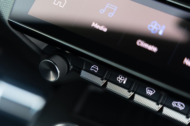 Peugeot e-308, guarda la gallery 22