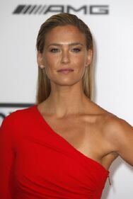 Bar Refaeli, sexy sposa per il migliore amico 28
