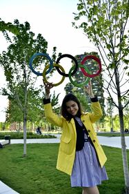 I cinque cerchi delle Olimpiadi colorano Milano 2