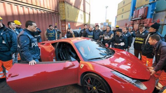 I "Pescecani" della crisi che divorano l'Italia