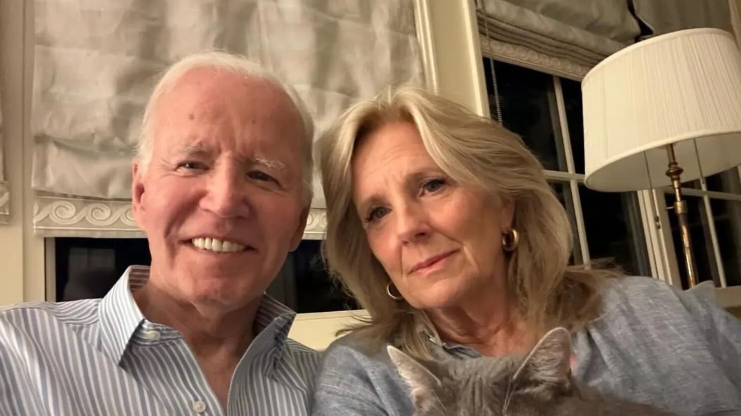 Auguri e solidarietà bipartisan per Biden. L'abbraccio di Trump