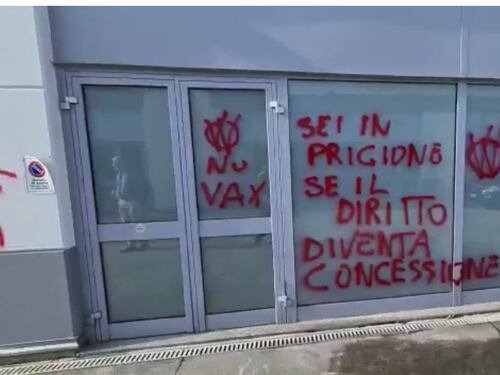 L'assalto "no vax" alla sede dell'ordine delle professioni sanitare