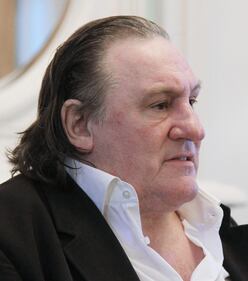 Depardieu riceve il passaporto da Putin 1