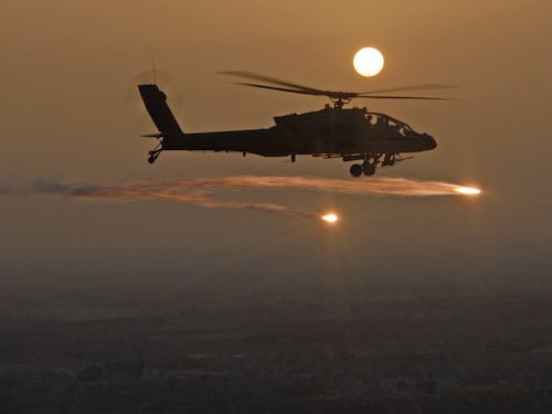 L’incidente dell’Apache Usa e il salvataggio col drone marino: “Operazione mai vista prima”