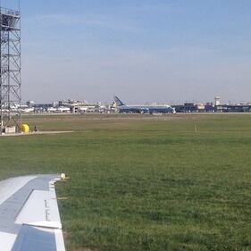 Cleveland, gli arei di Romney e Biden sulla pista 1