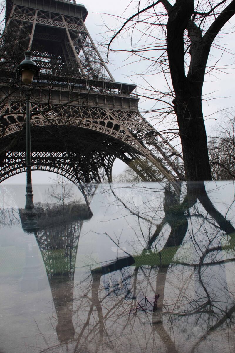 La parete di vetro anti-terrorismo intorno alla Tour Eiffel 1