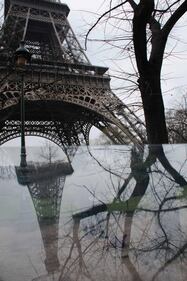La parete di vetro anti-terrorismo intorno alla Tour Eiffel 1