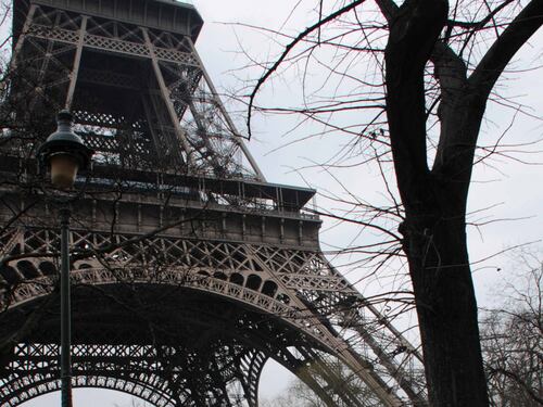 La parete di vetro anti-terrorismo intorno alla Tour Eiffel