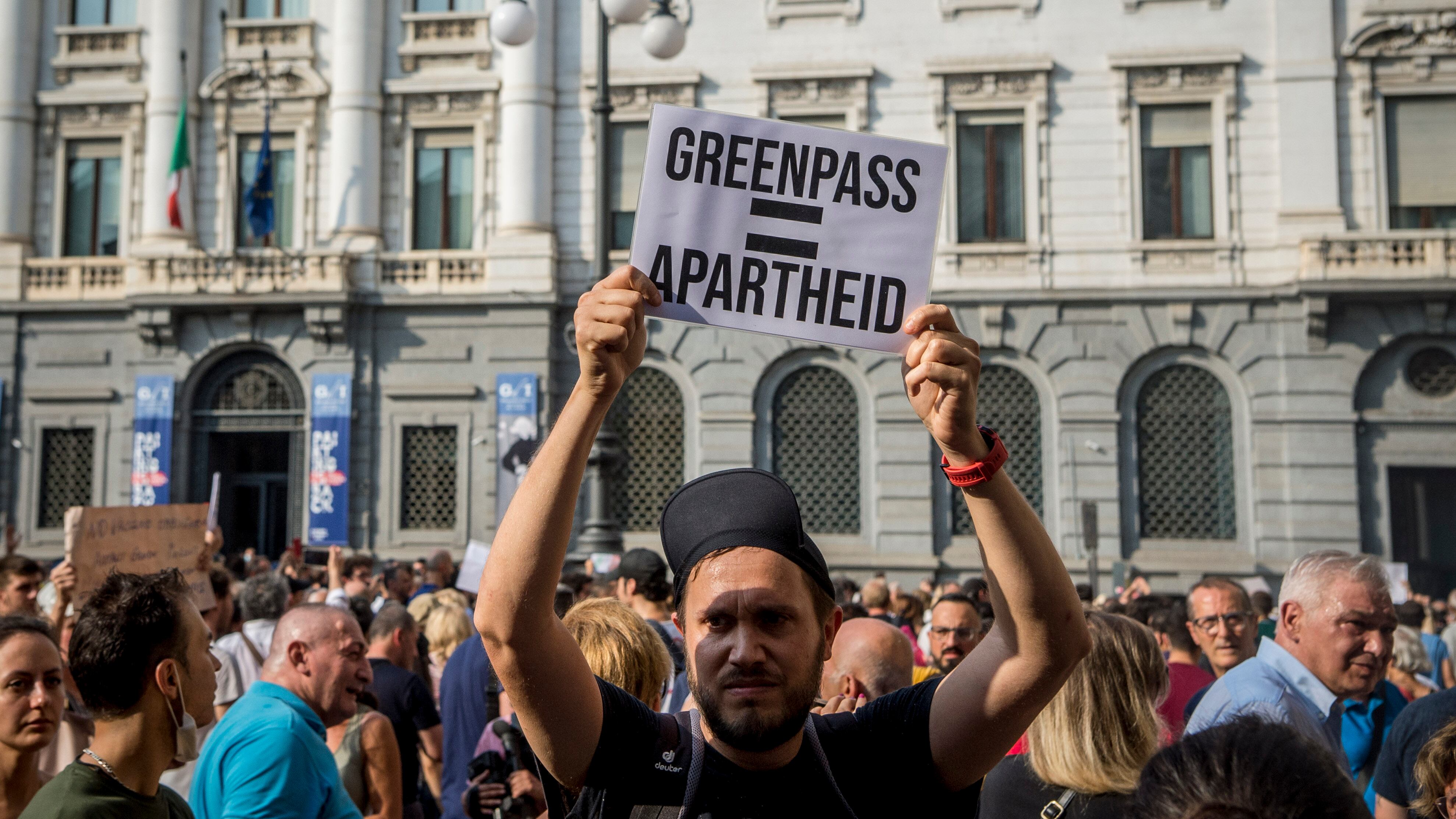 La fronda no-pass scende in piazza: "Noi andiamo dove vogliamo"