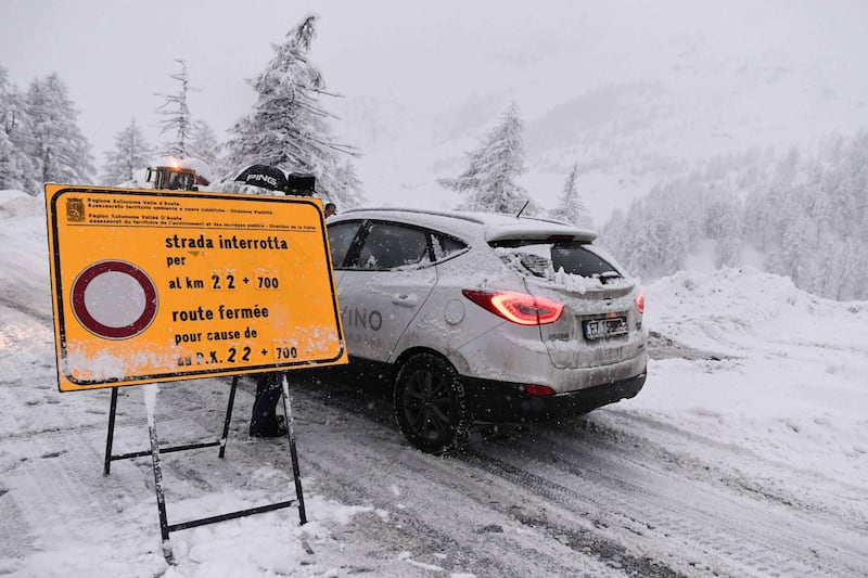 Maltempo, strade interrotte a Cervinia 11