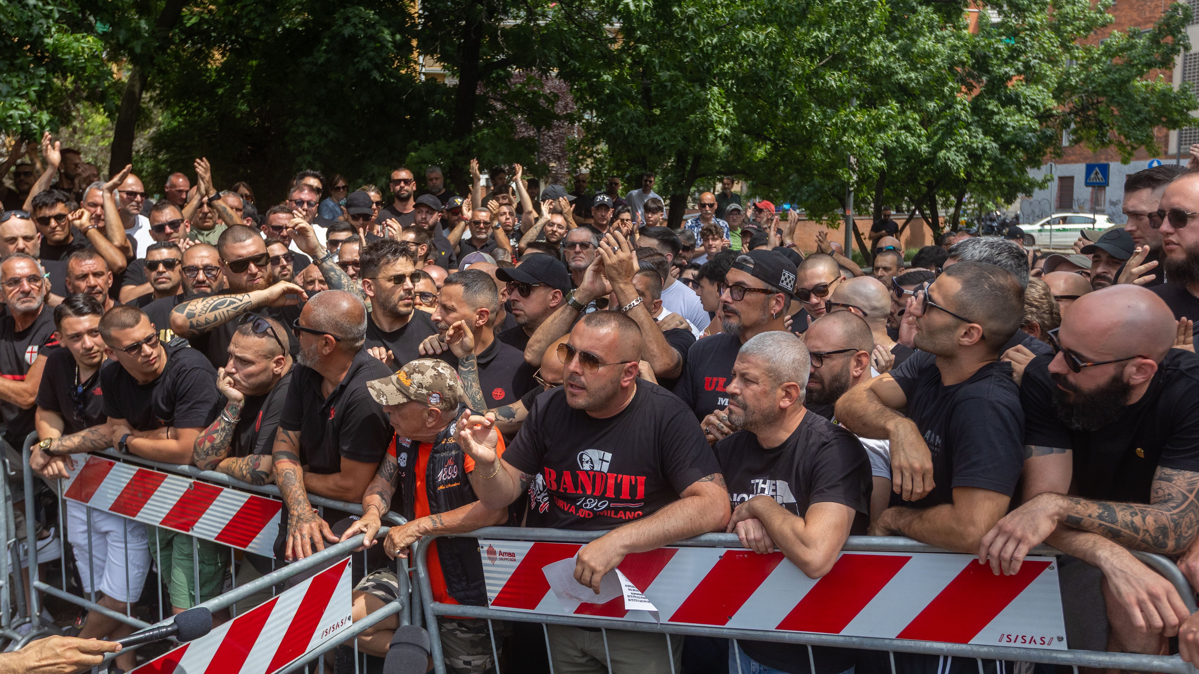 Inchiesta ultras, Curva Sud in presidio a San Vittore: “Non siamo un’associazione”