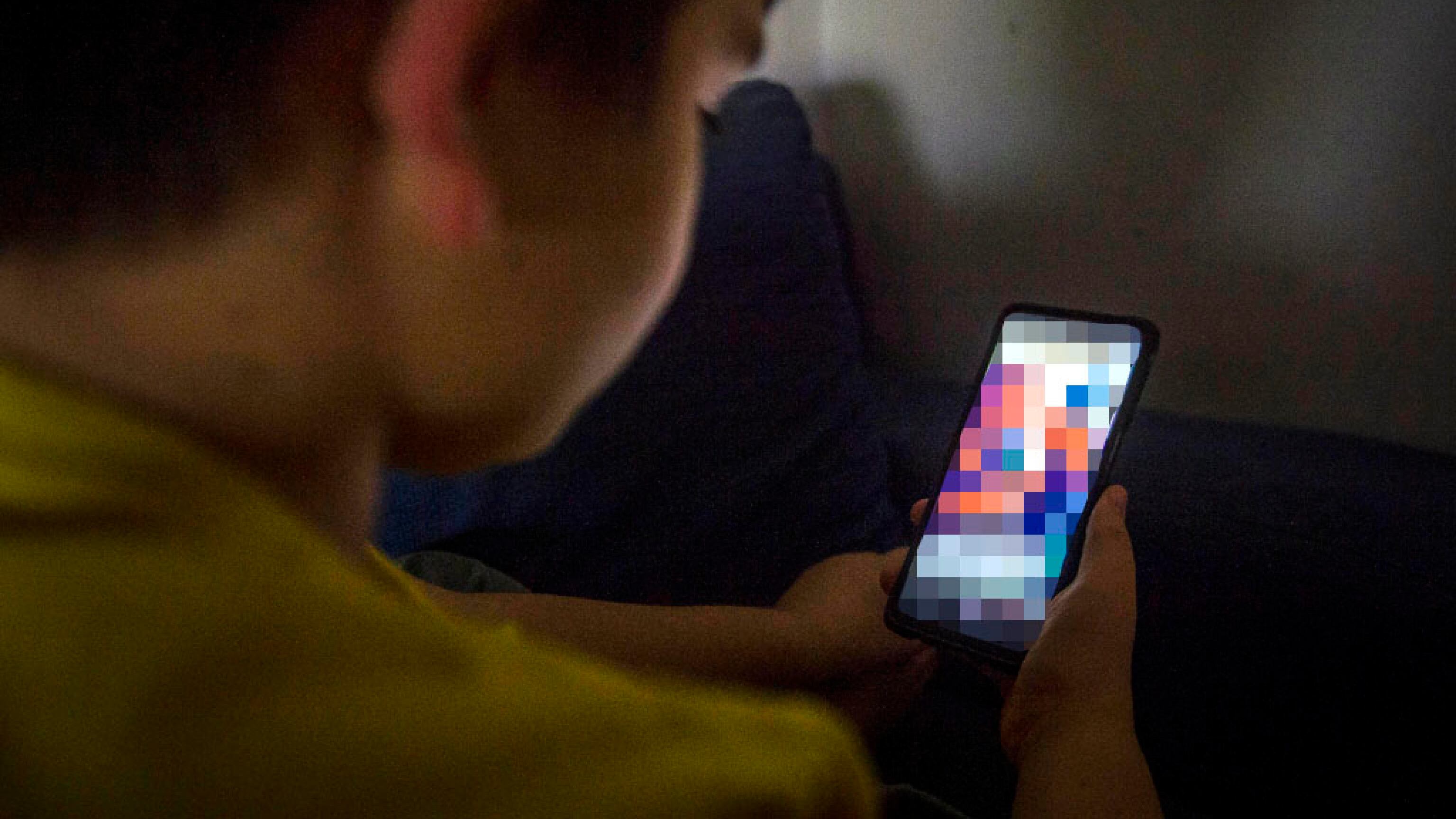 Si toglie la vita a 13 anni, ipotesi sfida estrema sui social